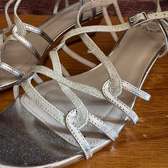 I. Miller Silver Strappy Sandals β Size 9M (Never Worn) - Picture 2 of 4